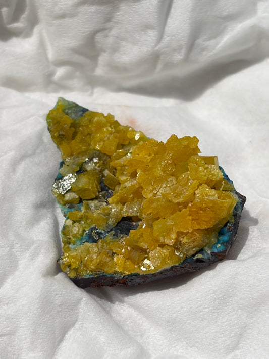 Mimetite on Phillipsbornite from the DR of Congo