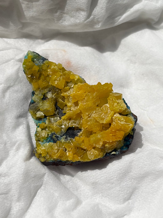 Mimetite on Phillipsbornite from the DR of Congo