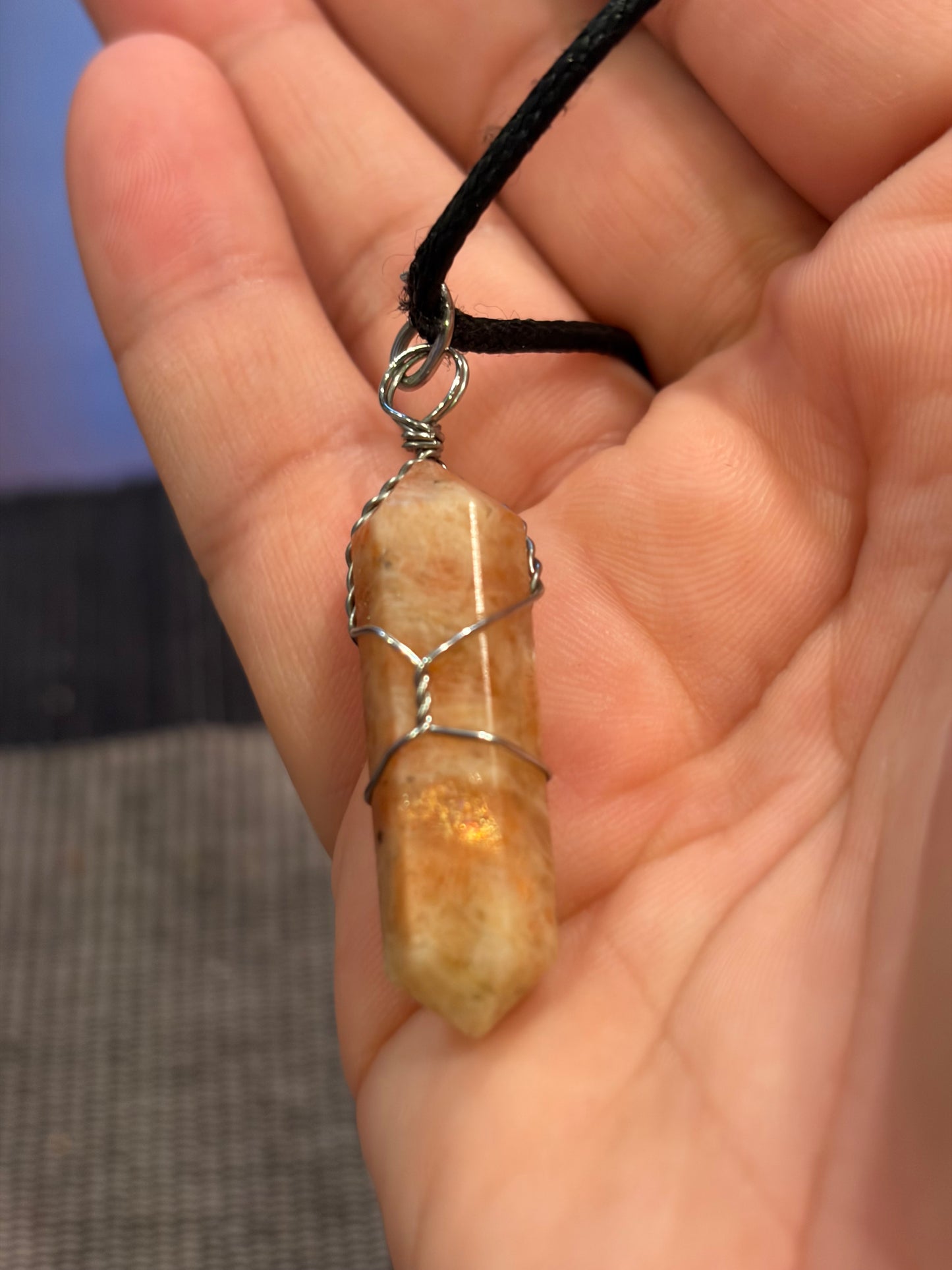 Hand-wrapped Sunstone DT Necklace (Silver)