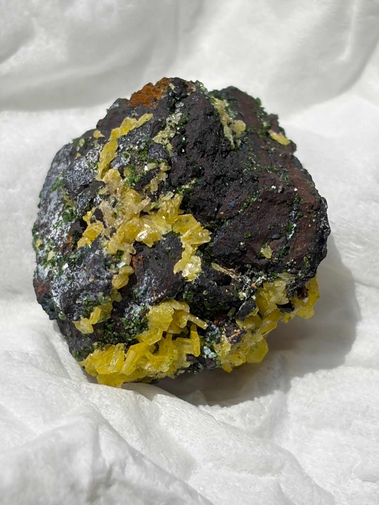 Mimetite on Phillipsbornite from the DR of Congo