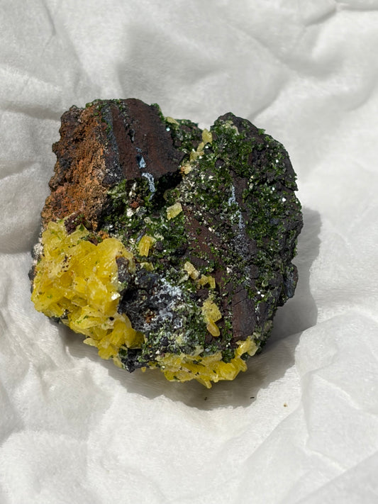 Mimetite on Phillipsbornite from the DR of Congo