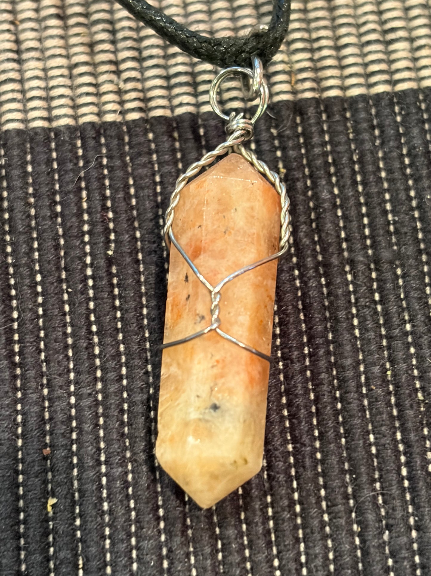 Hand-wrapped Sunstone DT Necklace (Silver)